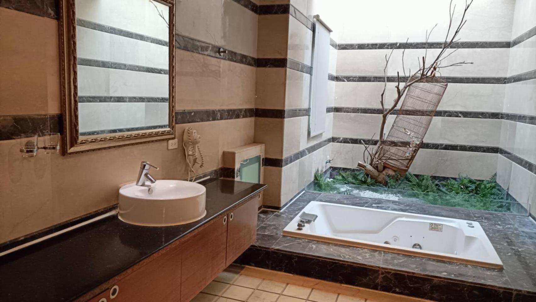 御花園商務旅舘虎尾舘-金花園汽車旅舘066 Motel Huwei Exterior foto